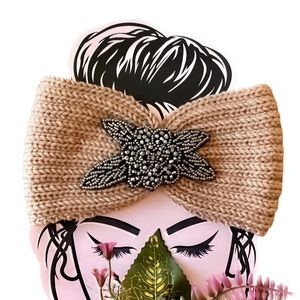 Tara Blooming elegance Knitted Headband feat Flower shaped‎ Gems Onyx Accents